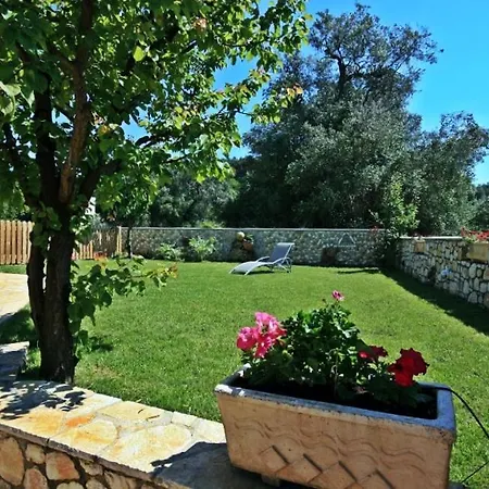 Spiti Ute Villa Makrádes