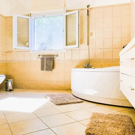 Spiti Ute * Makrádes