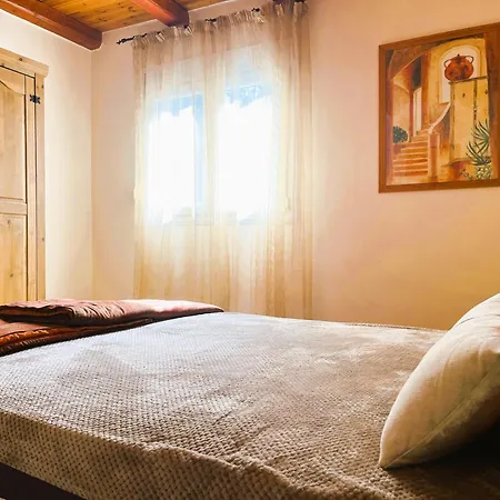 Spiti Ute * Makrades